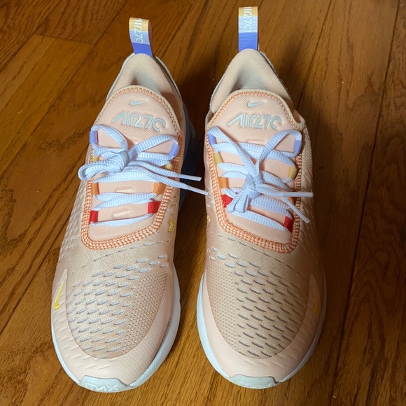 Nike Shoes - Nike Airmax 270